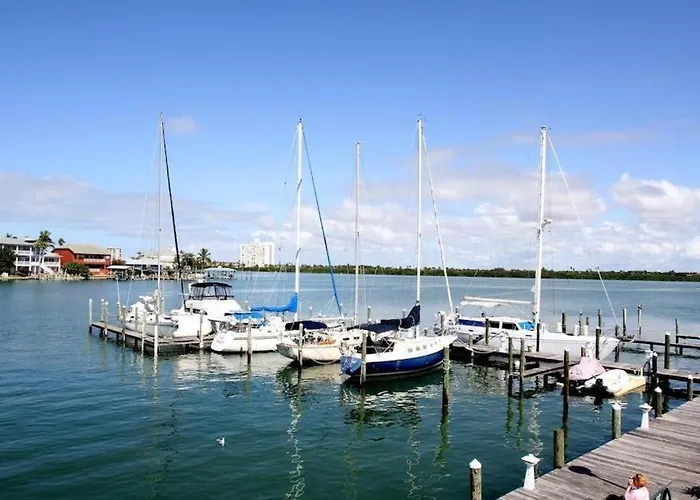 Сity center hotels Chart House Suites And Marina