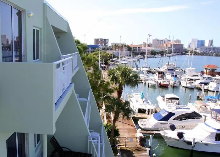Сity center hotels Chart House Suites And Marina